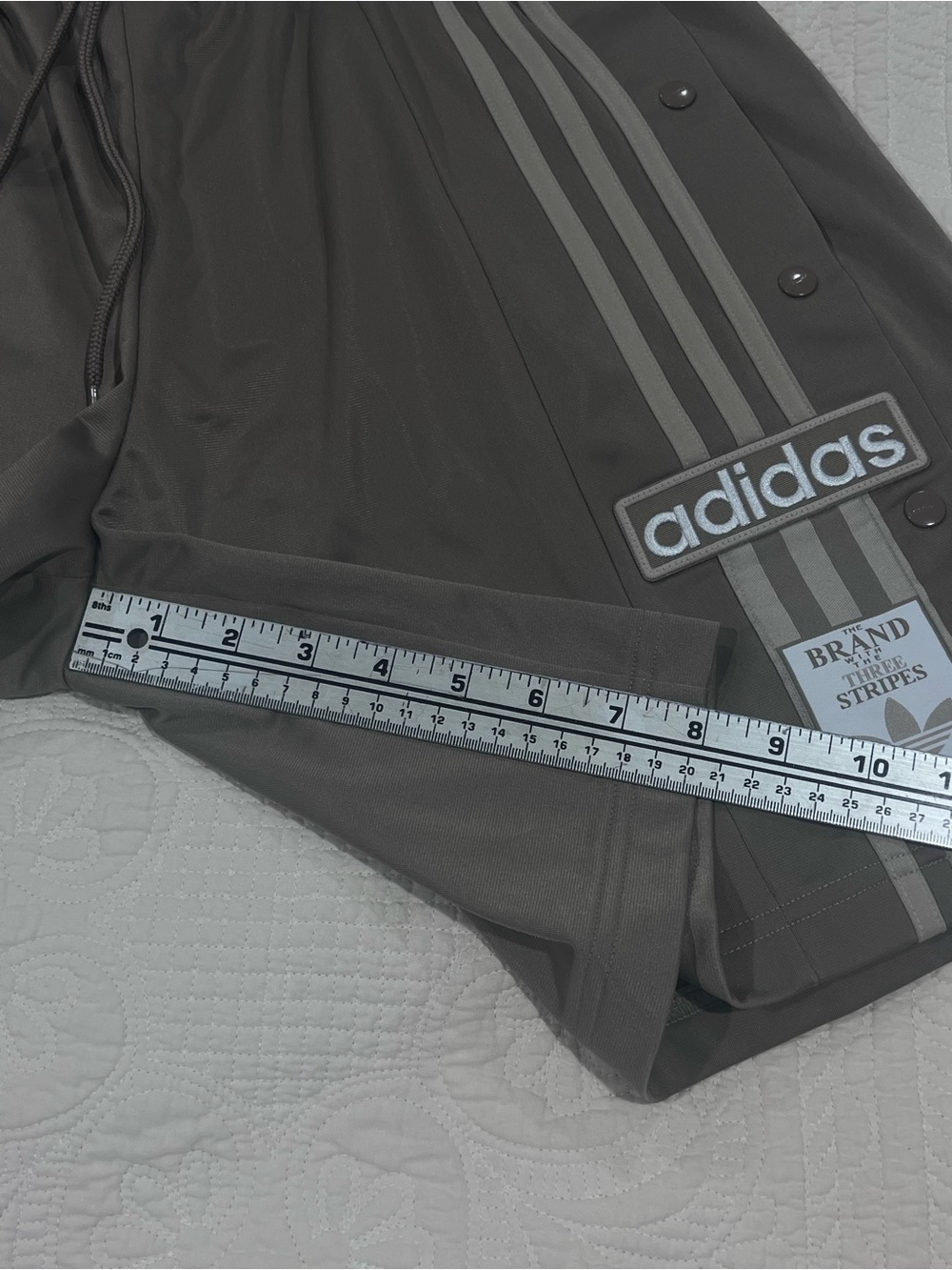 ADIDAS Adibreak shorts in Chalky Taupe Brown Breakaway shorts. size Medium - Picture 12 of 15